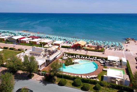 Hotel Continental Фано Екстер'єр фото