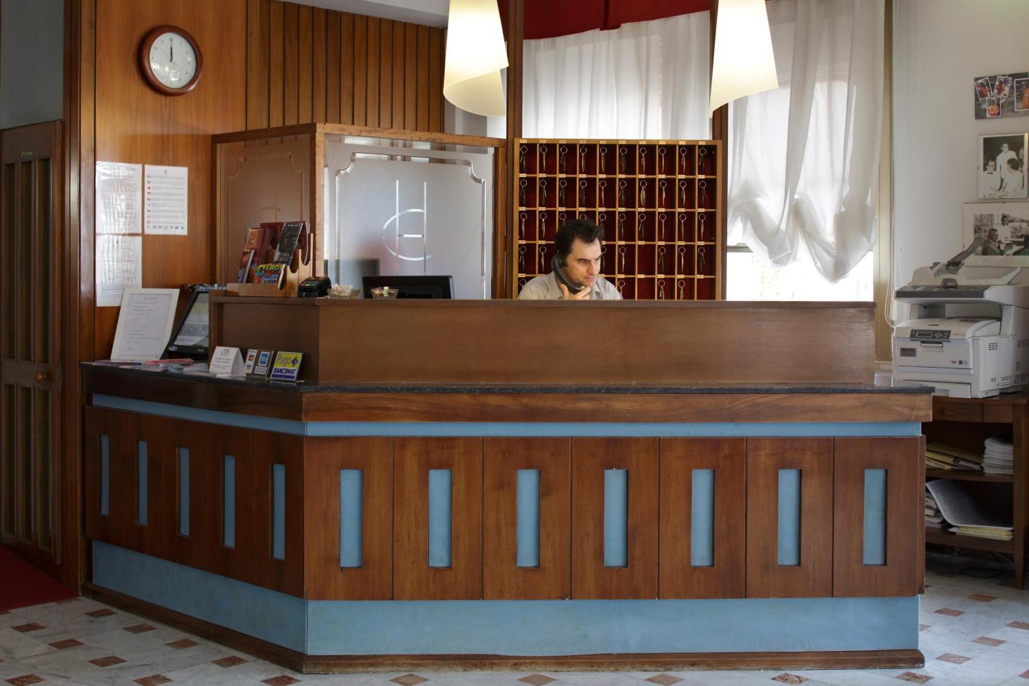 Hotel Continental Фано Екстер'єр фото