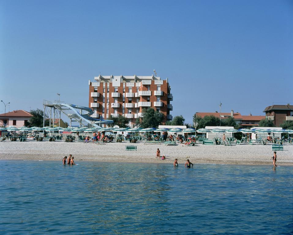 Hotel Continental Фано Екстер'єр фото