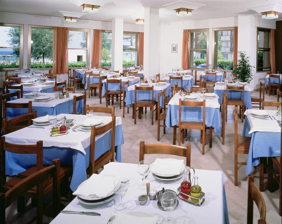 Hotel Continental Фано Екстер'єр фото