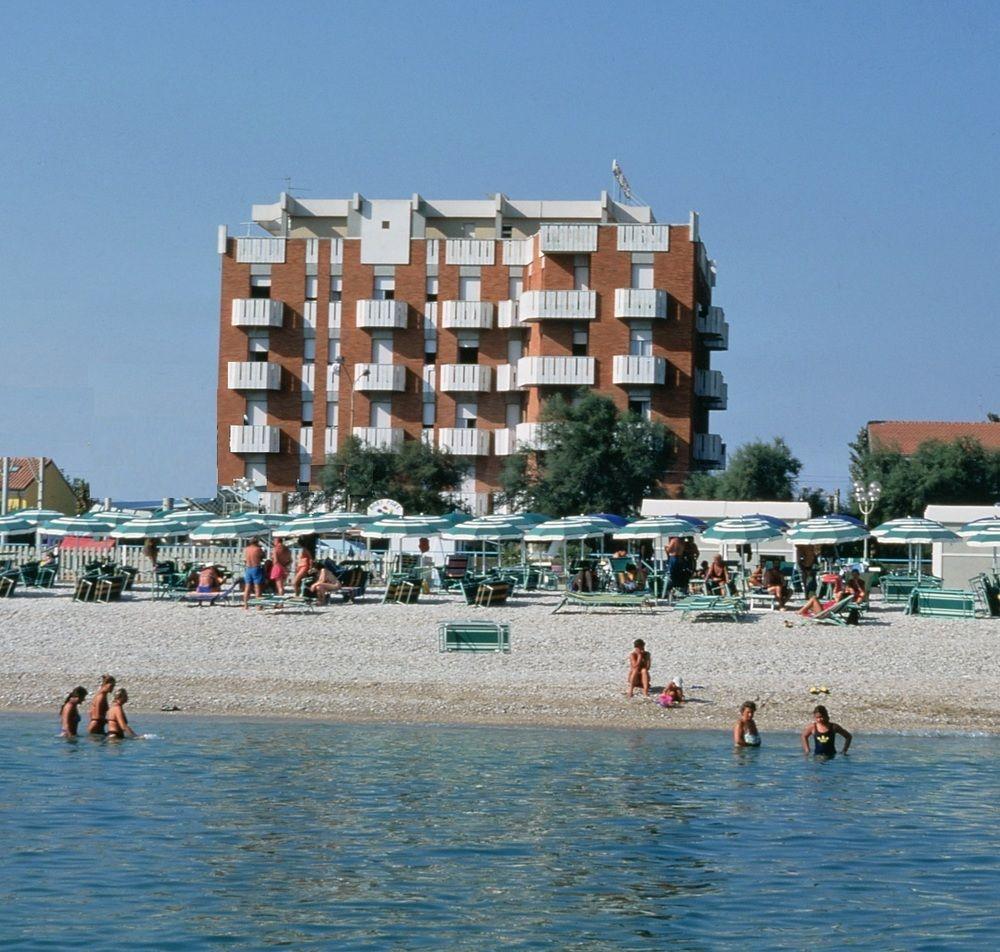 Hotel Continental Фано Екстер'єр фото