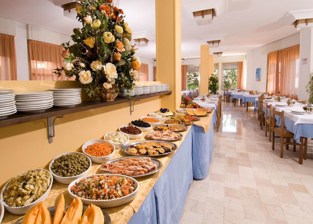 Hotel Continental Фано Екстер'єр фото